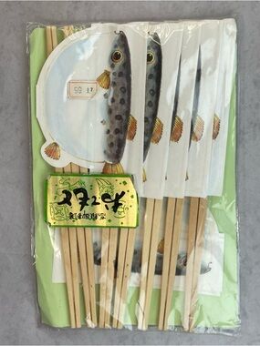 Handheld Fish Fan Set - White and Brown